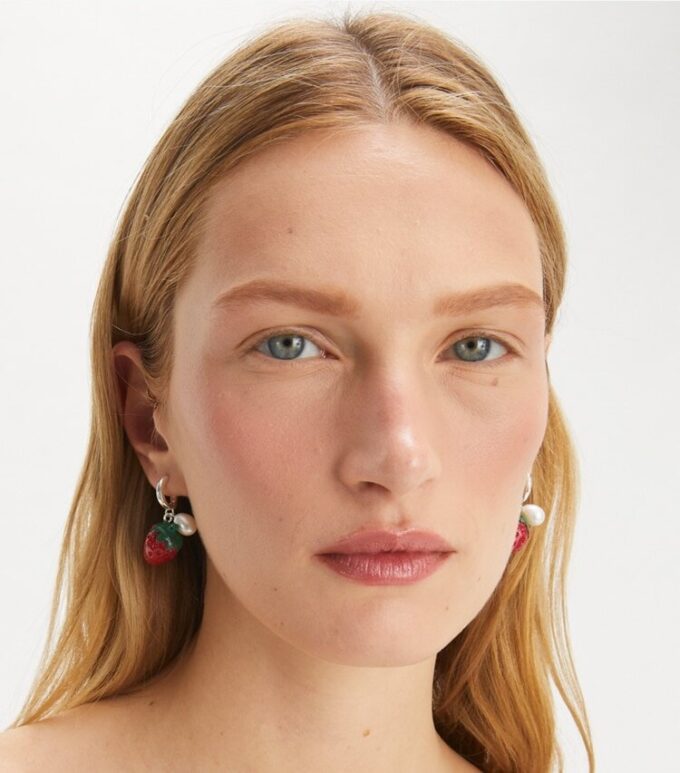 Curiosity Strawberry Earrings Curiosity Strawberry Earrings