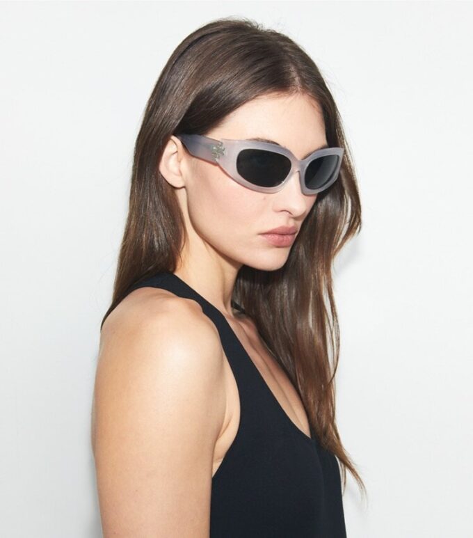 Eleanor Broken Logo Sunglasses Eleanor Broken Logo Sunglasses