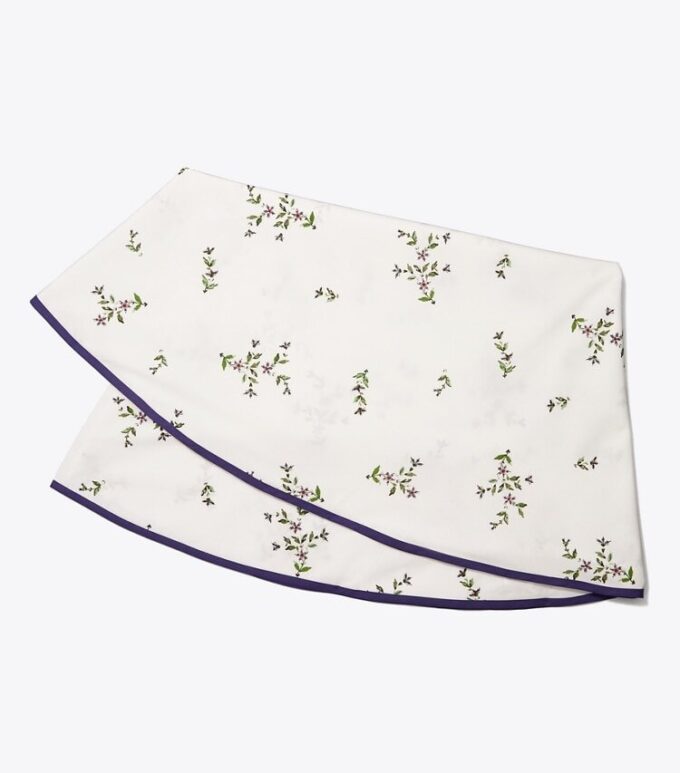 Jolie Fleur Round Tablecloth, 132″ Jolie Fleur Round Tablecloth, 132″