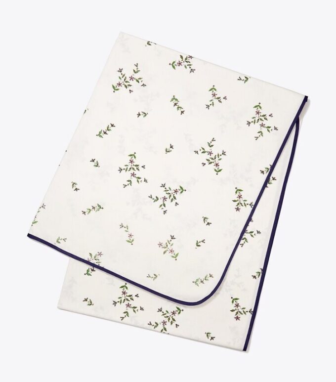 Jolie Fleur Square Tablecloth, 70″ Jolie Fleur Square Tablecloth, 70″